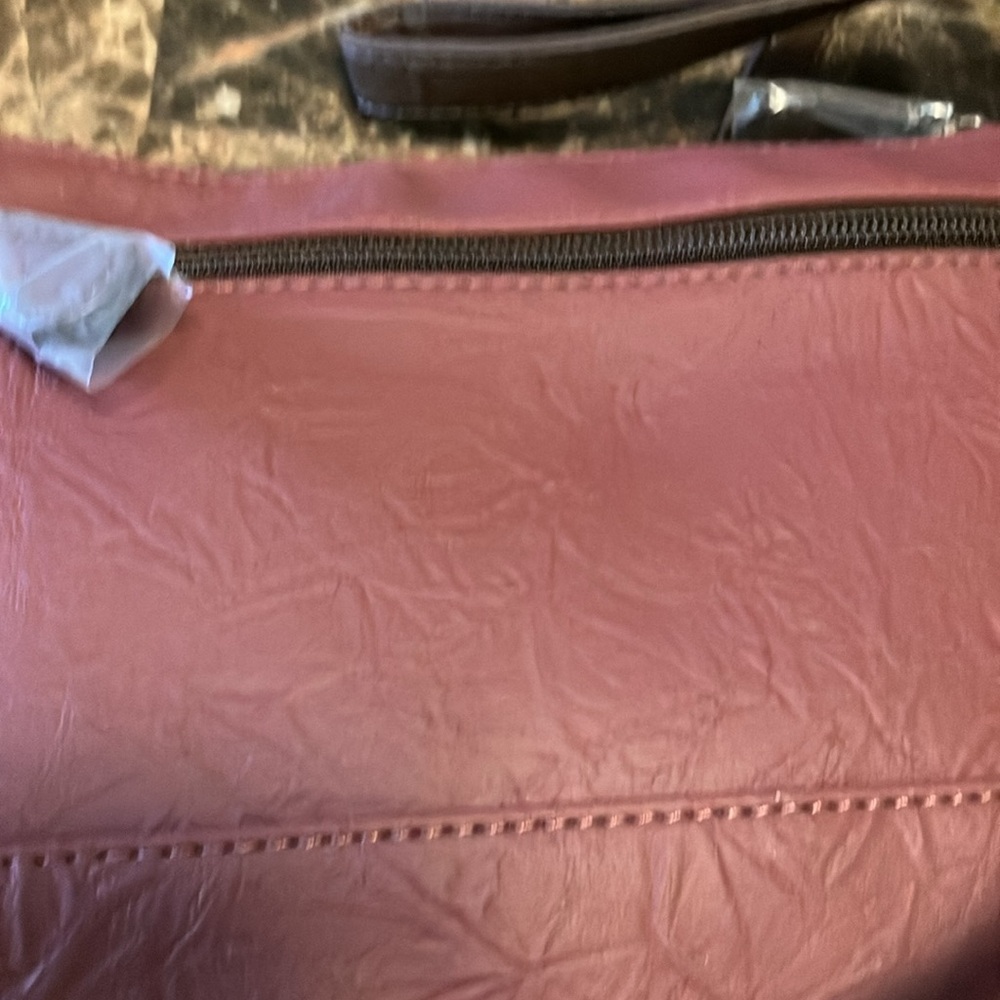 NWT woman’s all leather Stone Mountain handbag with shoulder strap zippered top - Picture 5 of 5